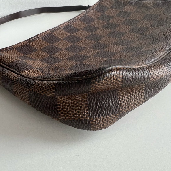 Authentic Louis Vuitton Damier Ebene Pochette Accessoires - Picture 10 of 15